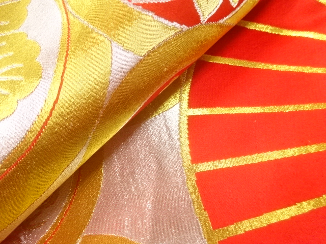  扇面に家紋織出し丸帯